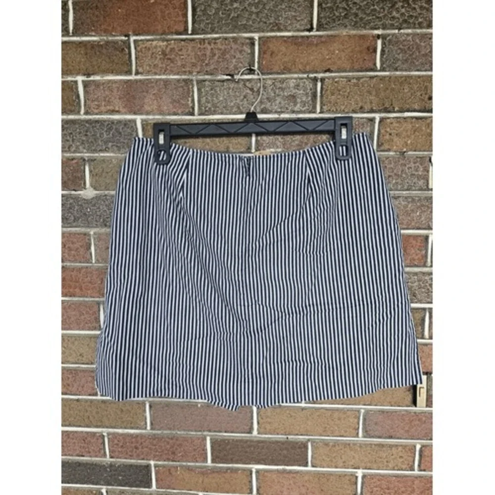 Requirements Skort Black‎ White Striped Women Size 16 Pinstripe